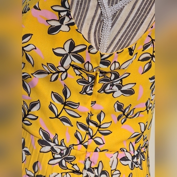 Banana Republic Women's Yellow Flower Pleated Dress Size 6 - Picture 2 of 6